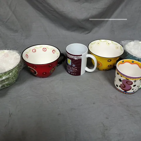6 ASSORTED MUGS TO INCLUDE ASTON VILLA MUG, SIGNATURE PATTERENED MUGS, ELEANOR BOWMER S MUG - COLLECTION ONLY