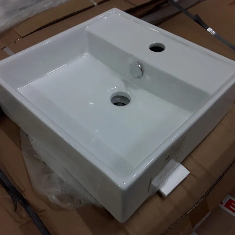 BOXED GOODHOME HENDRA CERAMIC COUNTERTOP BASIN 