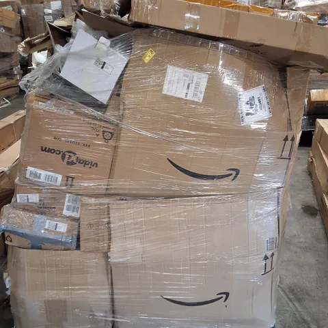 PALLET OF ASSORTED ITEMS TO INCLUDE GARDEN GAZEBO, FOLDING CAMP CHAIR AND ROUND POOL COVER