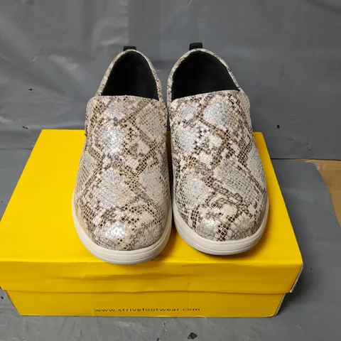 STRIVE FLORIDA II TRAINERS - SNAKE PRINT - SIZE 7