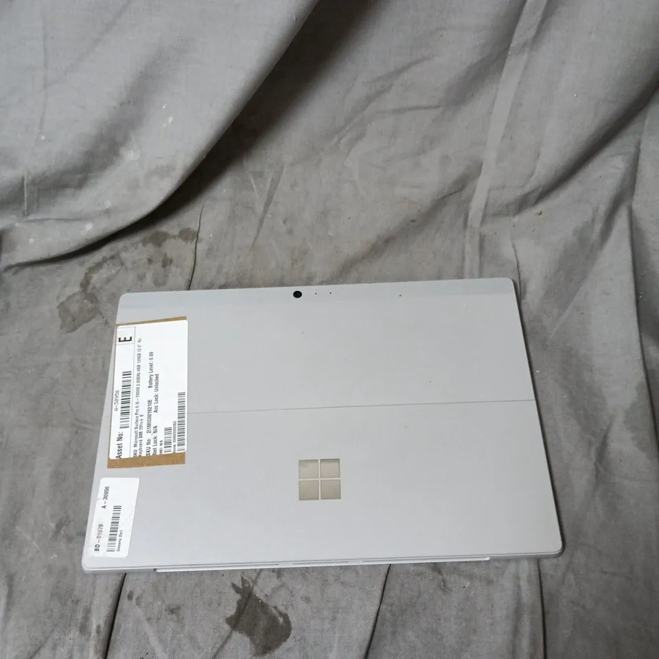 MICROSOFT SURFACE PRO 5 TABLET – I5-7300U, 4GB RAM, 128GB, 12.3" DISPLAY, SILVER - DAMAGED SCREEN