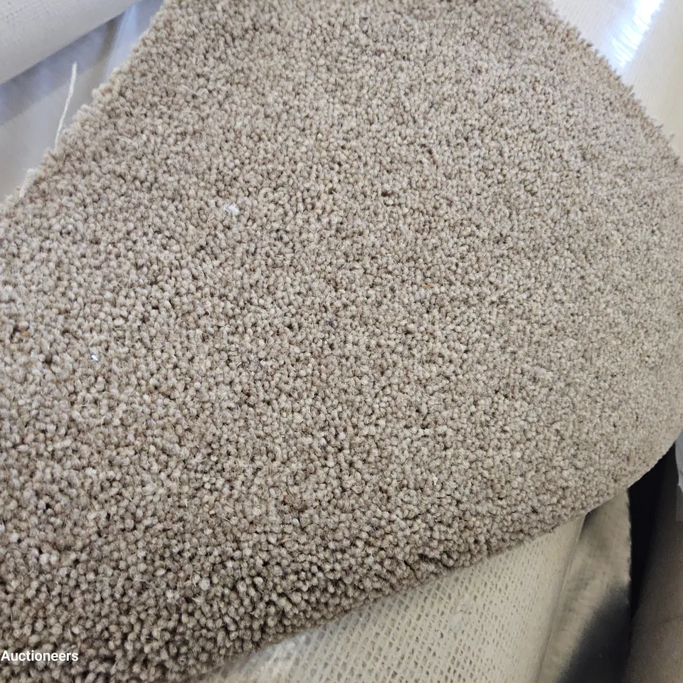 ROLL OF QUALITY TUDOR TWIST REGAL TAWNY CARPET APPROXIMATELY 5M × 9.21M