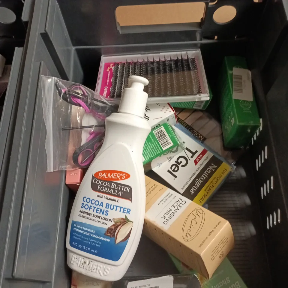 APPROXIMATEY 20 ASSORTED HEALTH AND BEAUTY PRODUCTS TO INCLUDE - IMPULSE BODY SPRAY - NIVEA DAY CREAM AND RITUALS BODY CREAM