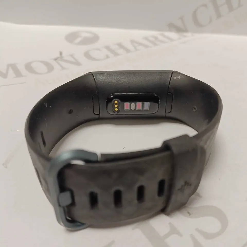 FITBIT CHARGE 4 FB417