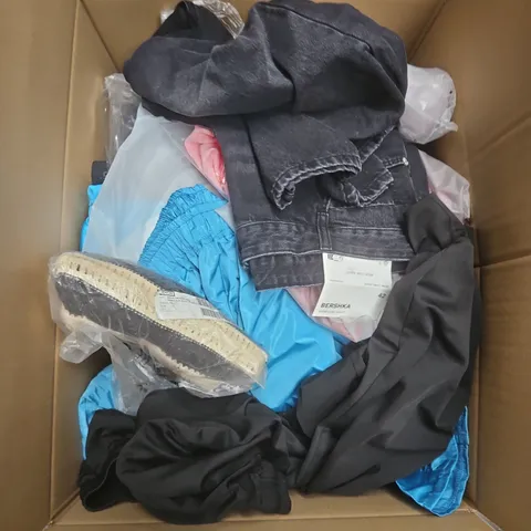 LARGE BOX OF APPROXIMATELY 25 ASSORTED CLOTHING ITEMS IN VARIOUS COLOURS, STYLES AND SIZES - COLLECTION ONLY