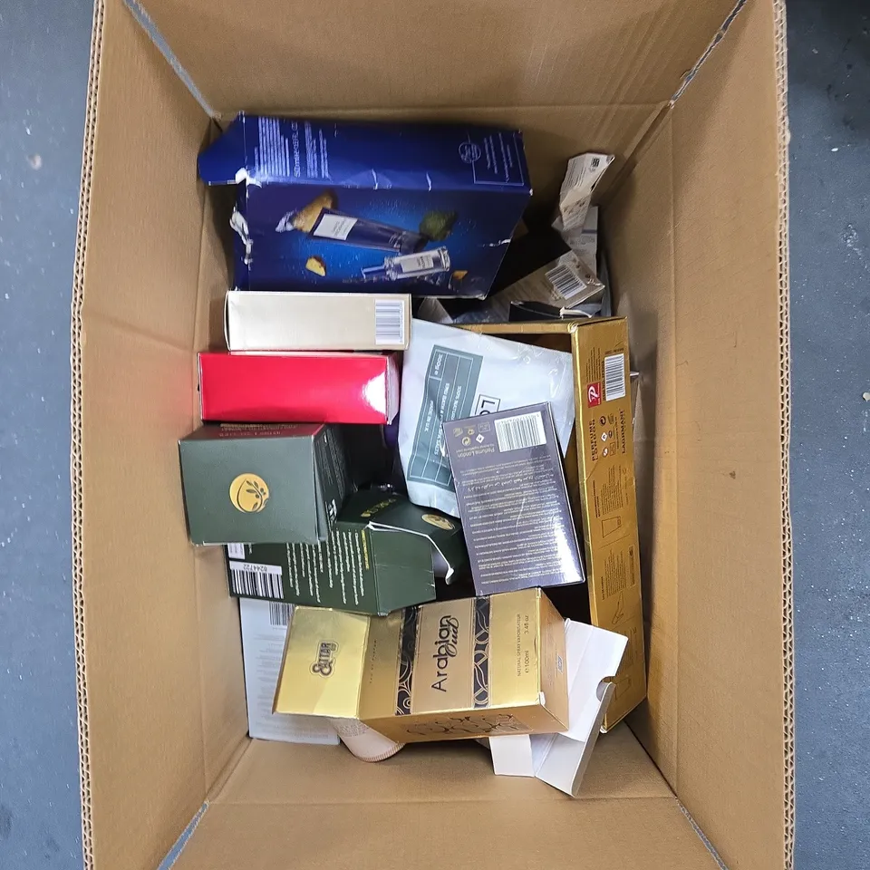 BOX OF APPRIXIMATELY 20 ASSORTED BEAUTY ITEMS TO INCLUDE: ARABIAN OUD PARFUM