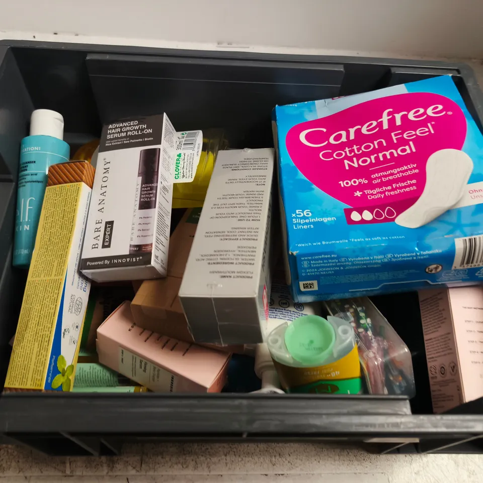 APPROXIMATELY 15 ASSORTED HEALTH & BEAUTY PRODUCTS 