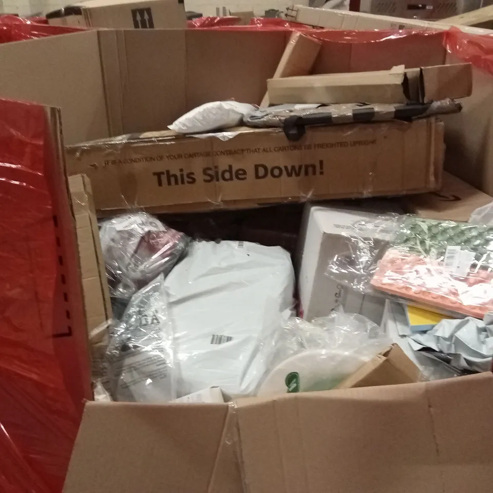 PALLET OF HOUSEHOLD GOODS AND PRODUCTS TO INCLUDE; STEAM CLEANER, STORAGE RACK, YONEX BADMINTON RACKET, ROLLER BLINDS, STORAGE RACK