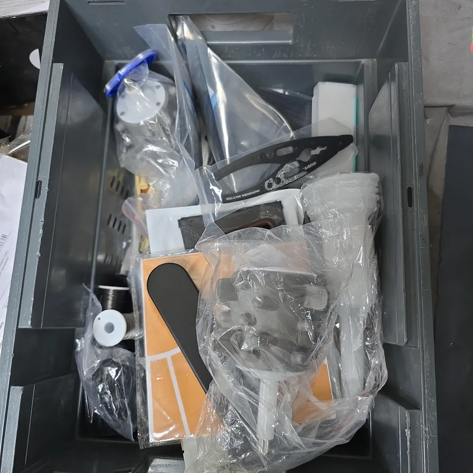 APPROXIMATELY 10 ASSORTED HOUSEHOLD ITEMS TO INCLUDE THE PINK STUFF, TIE WRAPS & BLACK RHINO PET COLLAR ETC