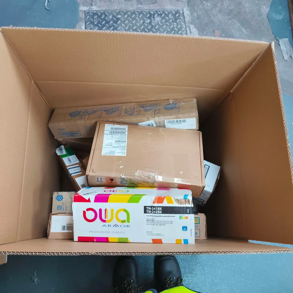 BOX OF APPROXIMATELY 14 ASSORTED PRINTER CARTRIDGES INCLUDING KATUN AND KONICA 