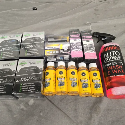 APPROXIMATELY 8 ASSORTED AUTO ITEMS TO INCLUDE FORD OIL FILM BRUSH, LUNEX SUPER YELLOW, AND WATERLESS WASH&WAX ETC. - COLLECTION ONLY 