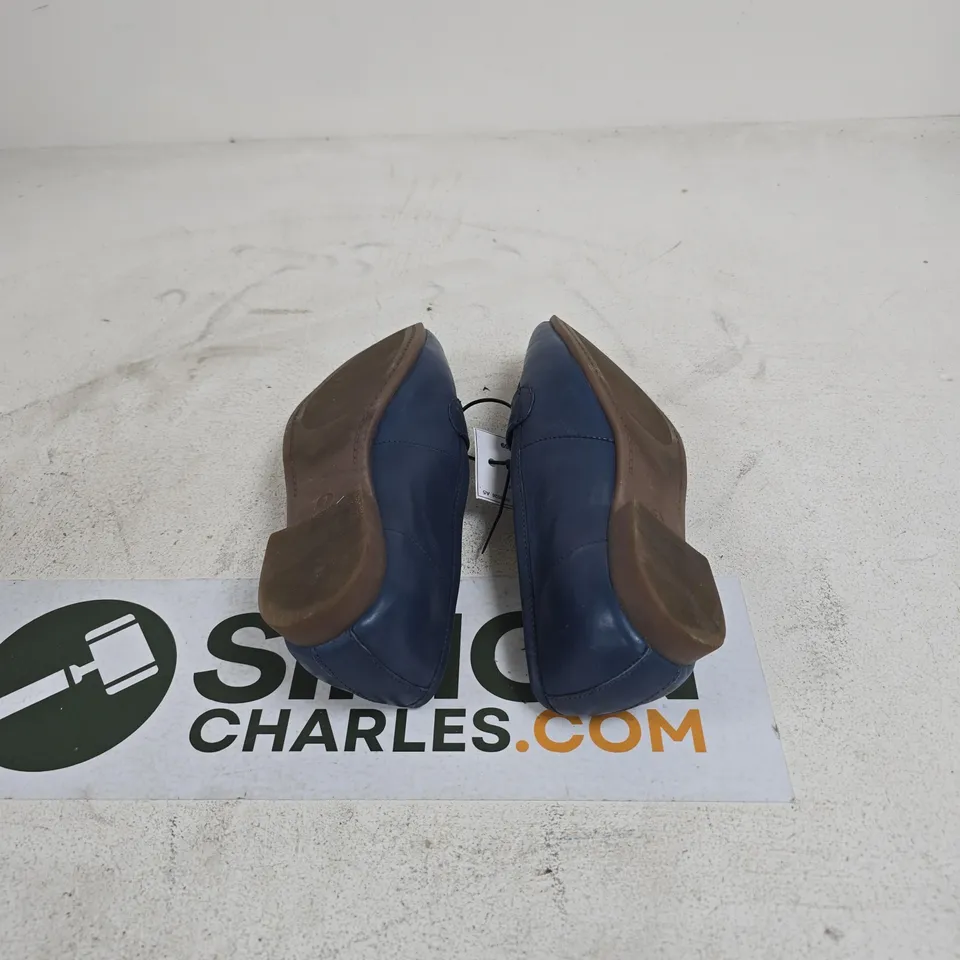 HUSH PUPPIES BLUE SUTTON LOAFER SIZE 7 UNBOXED