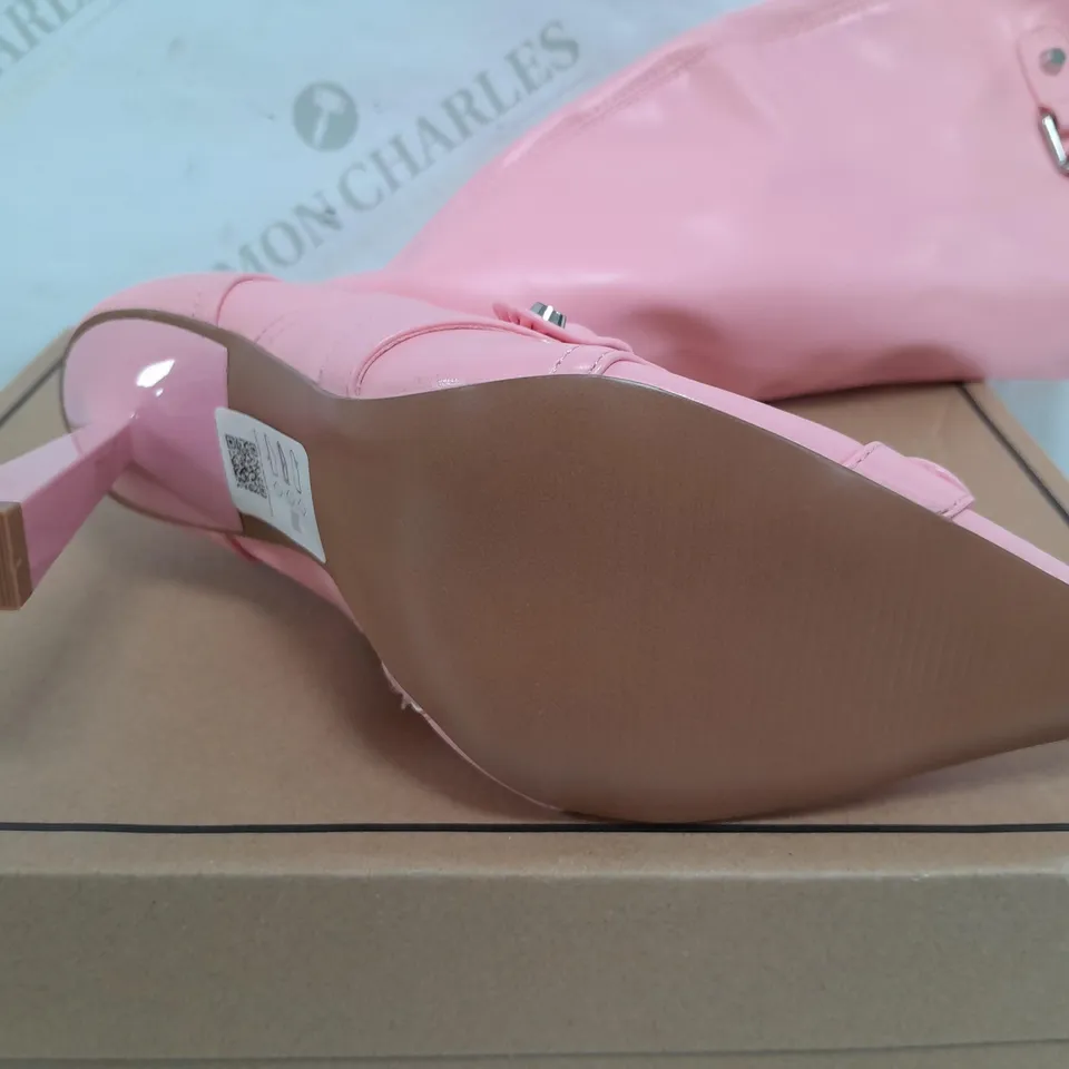 BOXED PAIR OF ASOS DESIGN CANNES HEELED HARDWARE KNEE BOOTS IN PINK - UK 5