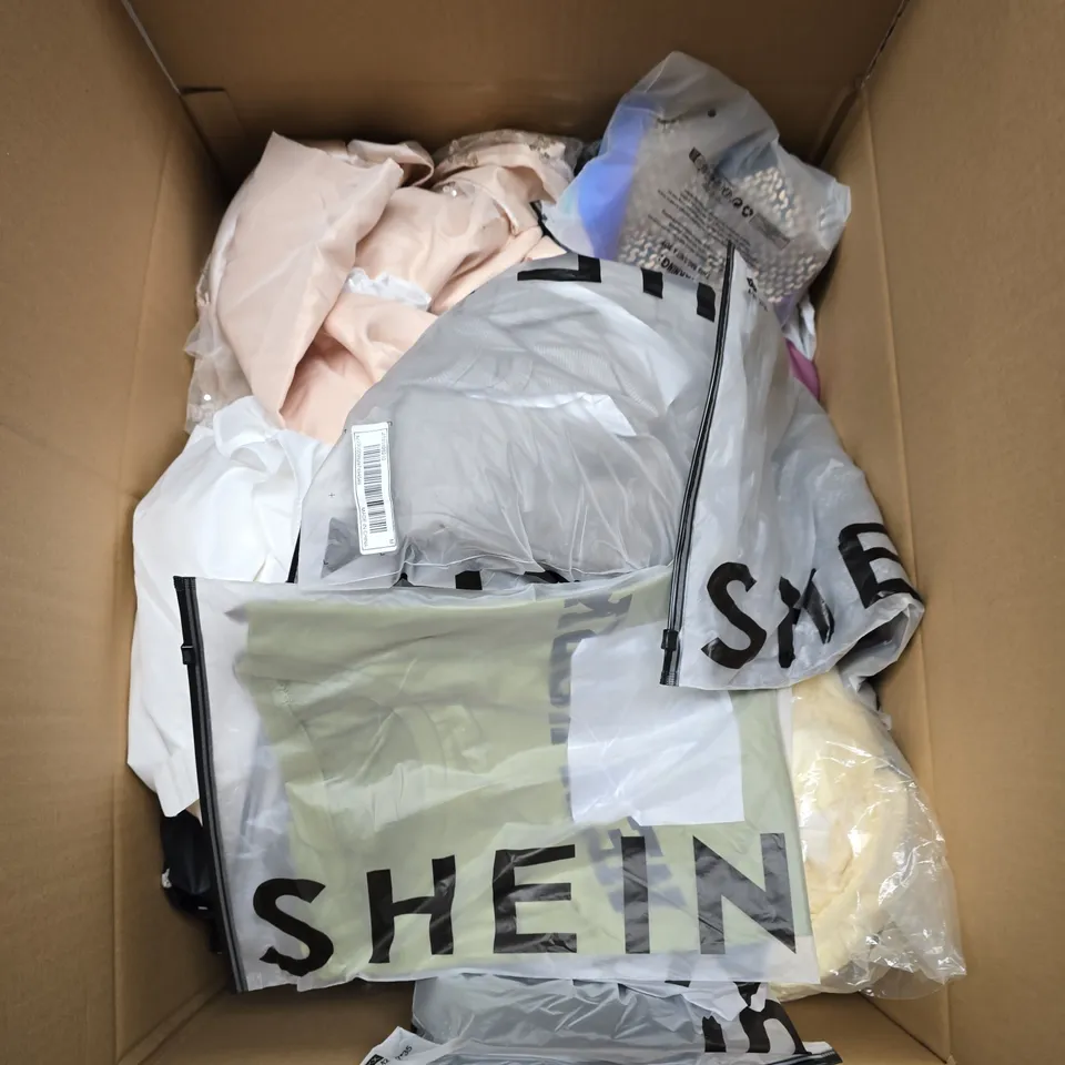 LARGE BOX OF APPROXIMATELY 20 ASSORTED CLOTHING ITEMS IN VARIOUS SIZES, STYLES AND COLOUR 