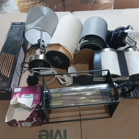 BOX OF APPROXIMATELY 12 ASSORTED HOUSEHOLD ITEMS TO INCLUDE - LAMPS, LIGHTING, AND HAND TOWEL ETC. 
