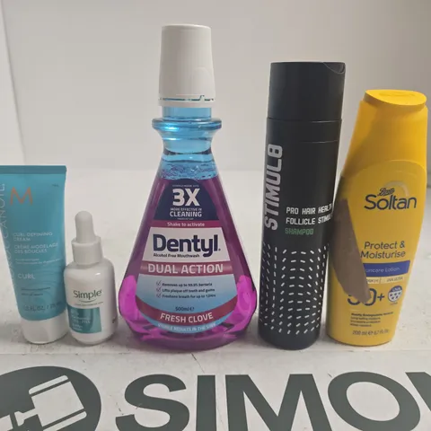 APPROXIMATELY 15 ASSORTED HEALTH & BEAUTY PRODUCTS TO INCLUDE MOUTHWASH , SHAMPOO ETC
