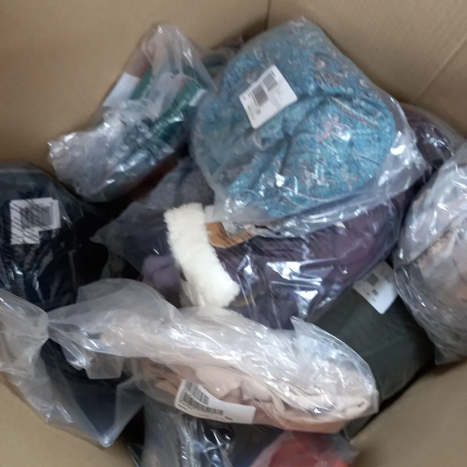 BOX OF APPROXIMATELY 10 CLOTHING ITEMS TO INCLUDE SOCKS, TOPS, HIGH WASTE UNDERWEAR ETC