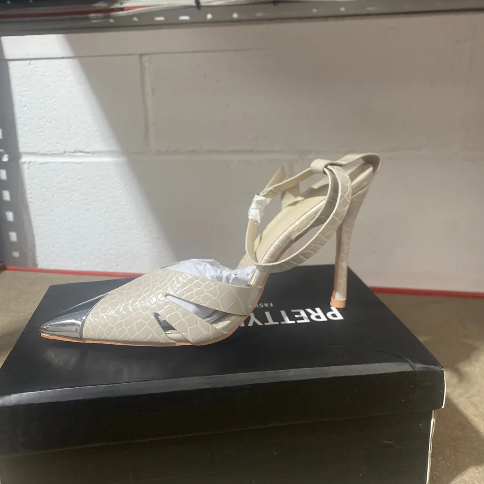 BOXED PAIR OF PRETTY LITTLE THING GREY HEELS SIZE 5