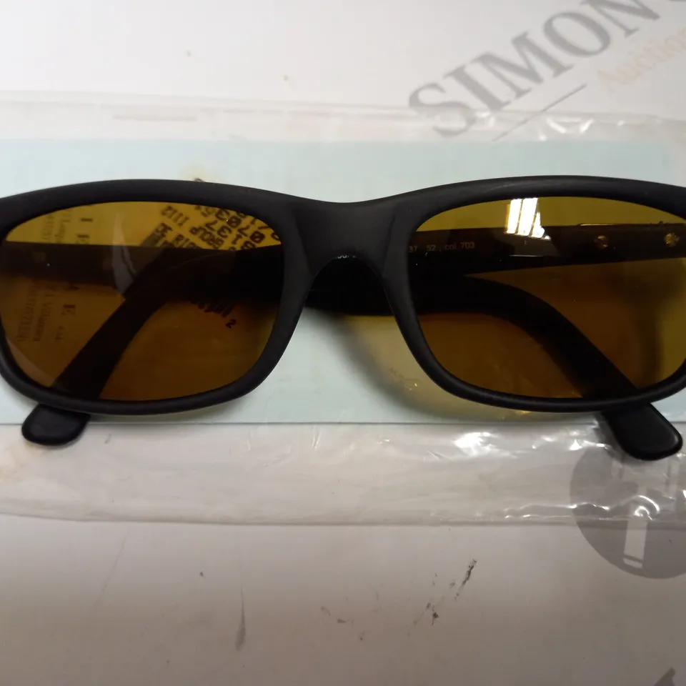 APPROXIMATELY 9 DIERRE STING SUNGLASSES - BOXED