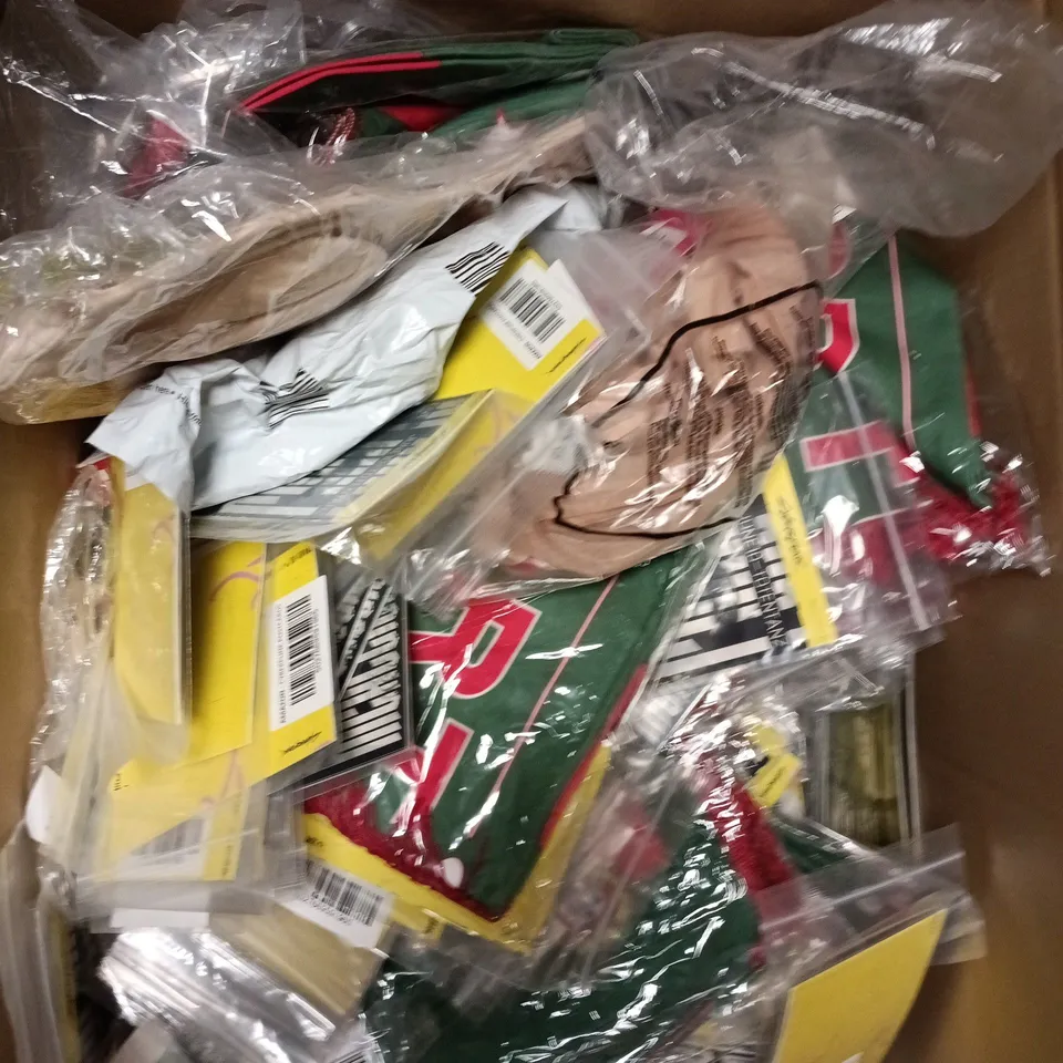 APPROXIMATELY 30 ASSORTED HOUSEHOLD PRODUCTS TO INCLUDE USB POWER CABLE, SPORTING DECOR, PS3 GAME ETC 