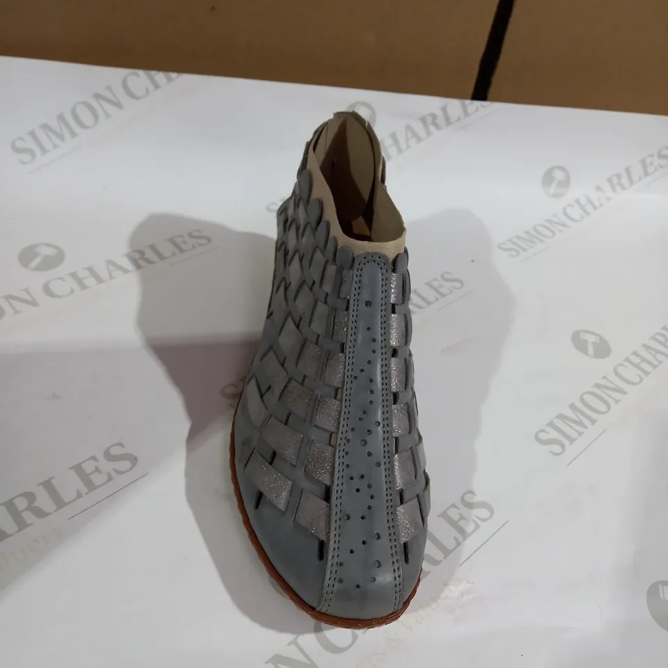 RIEKER BLUES SHOES SIZE 4 