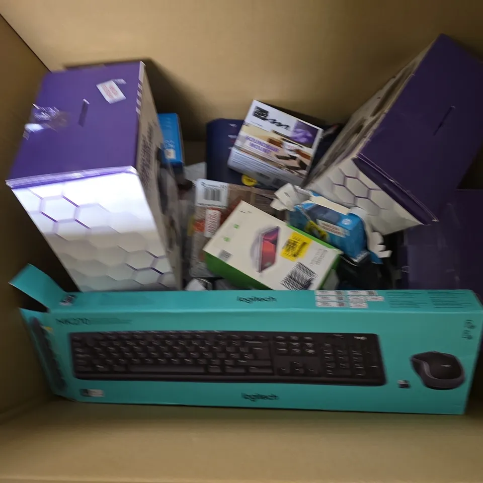BOX OF APPROXIMATELY 8 ASSORTED ITEMS TO INCLUDE - TURTLE BEACH HEADPHONES , RING CONTACT SENSOR , HP KEYBOARD ETC