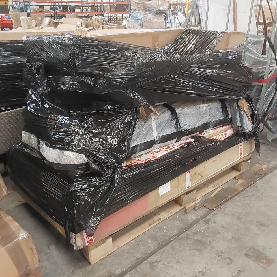 PALLET CONTAINING A LARGE ASSORTMENT OF GARDEN FURNITURE PARTS