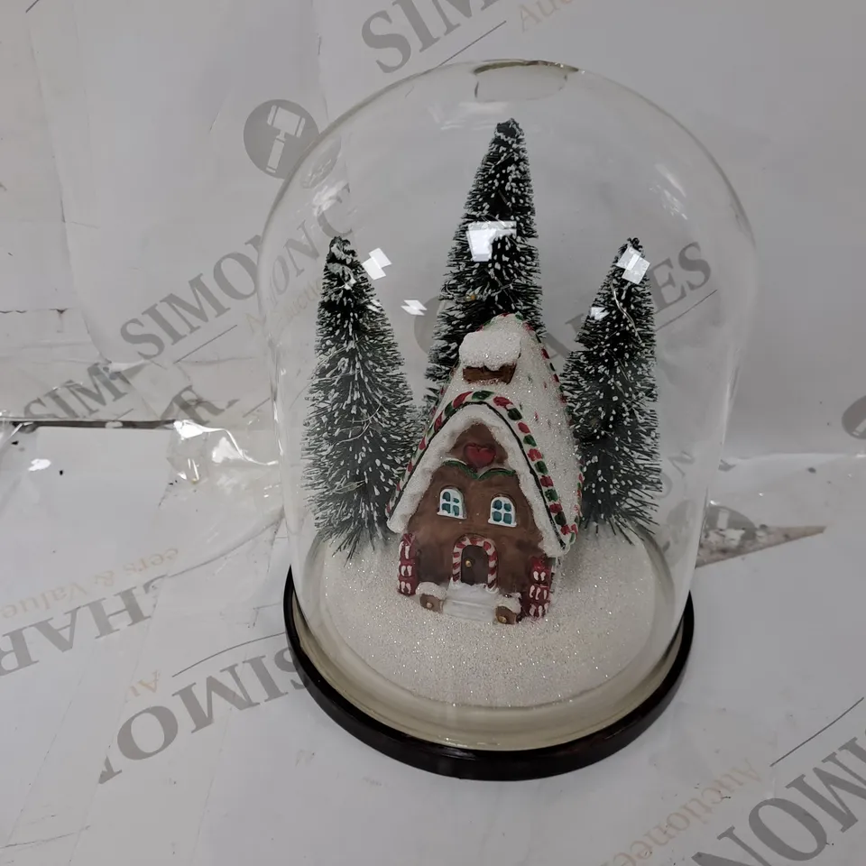 SANTA EXPRESS PRE-LIT FESTIVE SCENE IN GLASS CLOCHE DOME