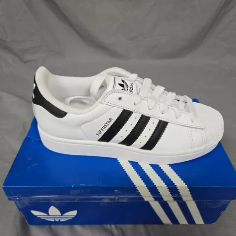 ADIDAS SUPERSTAR WHITE/BLACK LEATHER TRAINERS UK SIZE 5