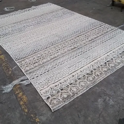 QUALITY DESIGNER AREA RUG - APPROXIMATELY 310X200CM