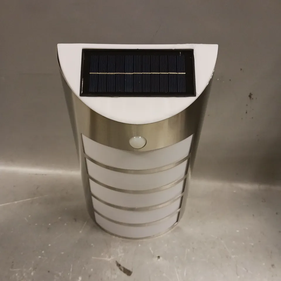 PIR SOLAR WELCOME LIGHT  RRP £39.99