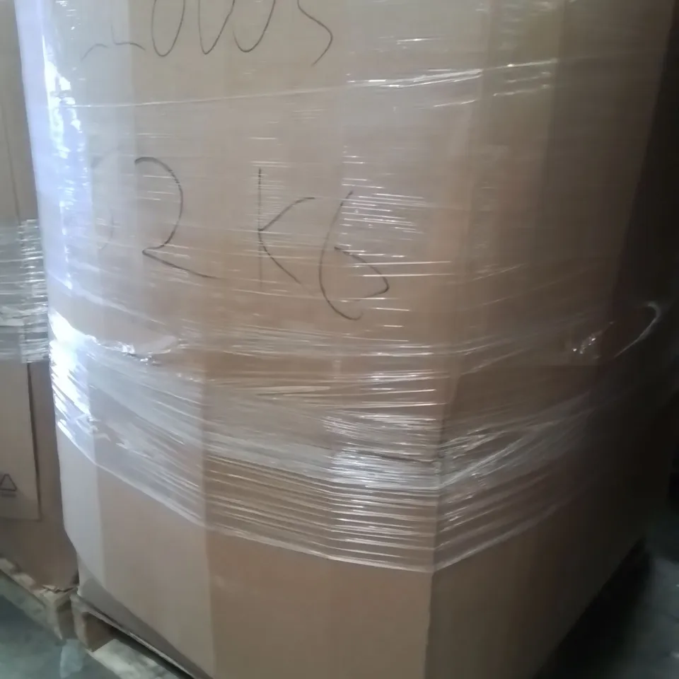 PALLET CONTAINING A LARGE QUANTITY OF PILLOWS