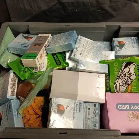 APPROXIMATELY 20 ASSORTED HOUSEHOLD ITEMS TO INCLUDE NIGHT LIGHT, SHOE CLEANER AND OILY GLUE 