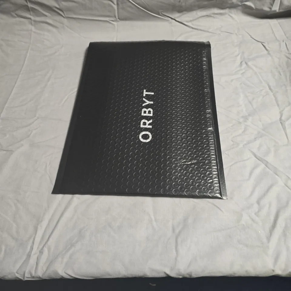 APPROXIMATELY 200 ORBYT PADDED BUBBLE MAILER ENVELOPE – BLACK (VERIFY)