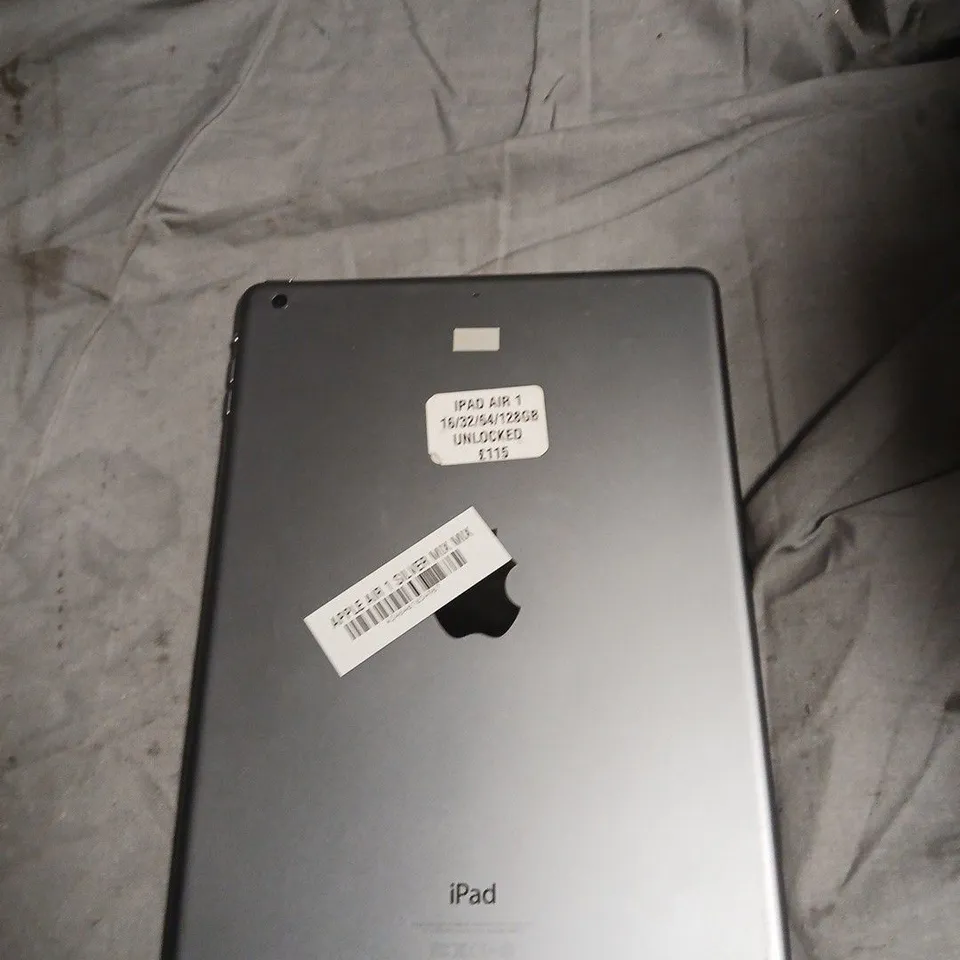 APPLE IPAD AIR (1ST GEN)  TABLET – SPACE GREY