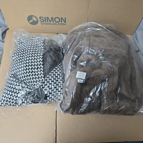 LARGE QUANTITY OF ASSORTED CLOTHING ITEMS IN VARIOUS SIZES - COLLECTION ONLY