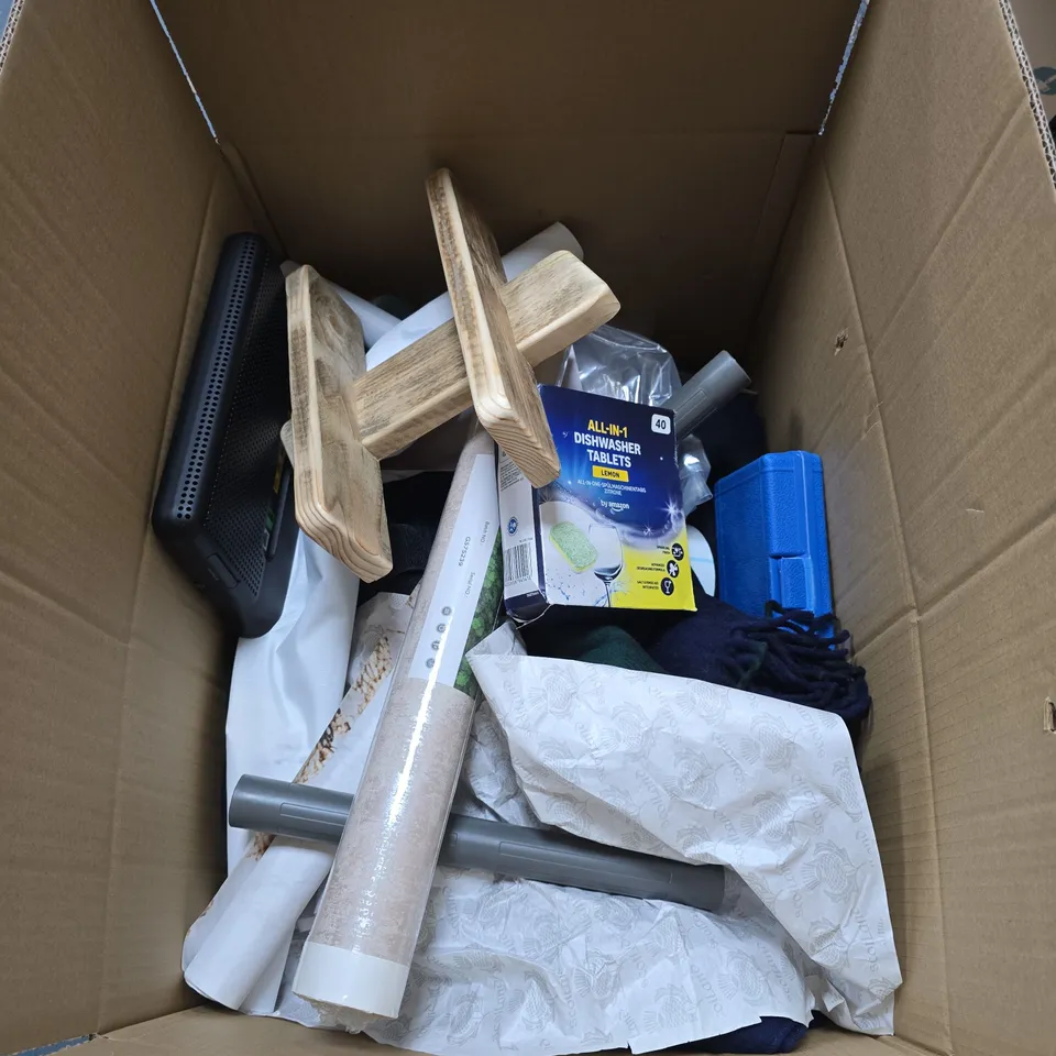BOX OF APPROXIMATELY 15 ASSORTED HOUSEHOLD ITEMS INCLUDING ALL IN 1 DISHWASHER TABLETS LEMON , SMALL WOODEN SHELF AND SMART HUB 