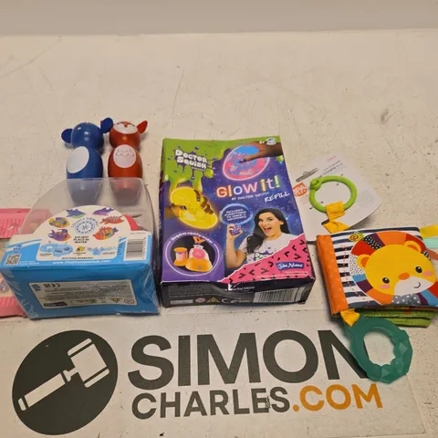 LARGE QUANTITY OF TOYS AND ACCESSORIES TO INCLUDE; WOODEN TOYS, DOCTOR SQUISH GLOW IT, LINK AND SQUEAK ANIMAL CRINKLE BOOK AND ZHU ZHU AQUARIUM