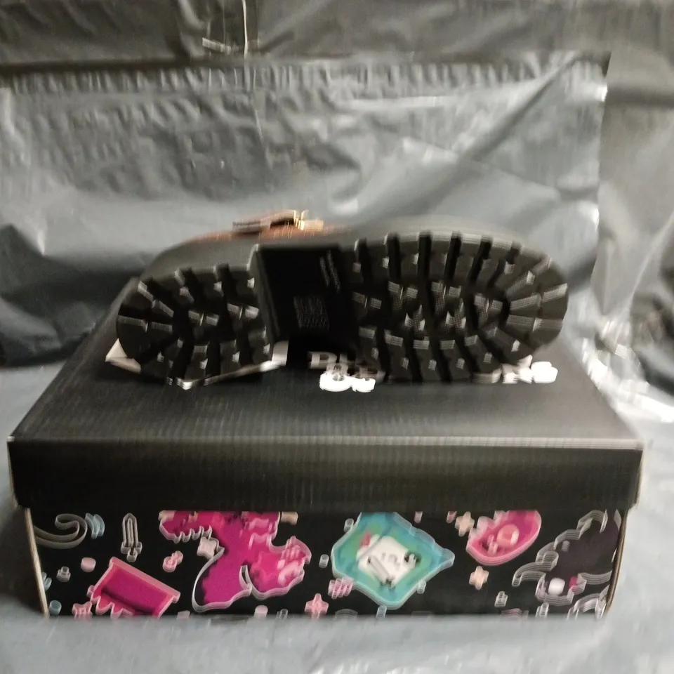 KOI DUNGEONS & DRAGONS THEMED BROWN LEATHER MARY JANE PLATFORM SHOES WITH BUCKLE & DECORATIVE TOE size 6