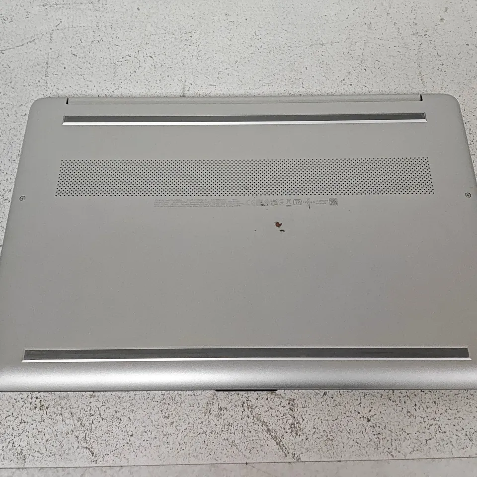 UNBOXED HP INTEL INSIDE LAPTOP IN SILVER - RTL8821CE