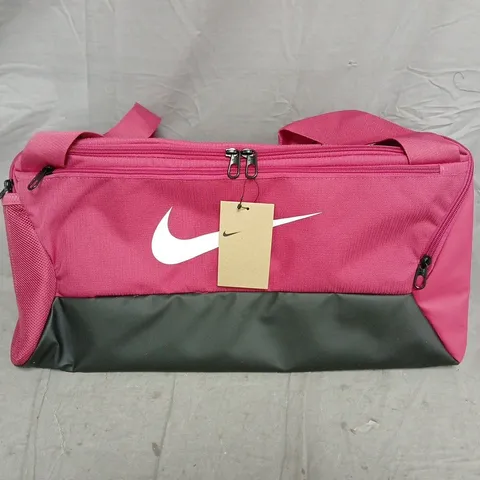 NIKE OVER SHOULDER BAG 41L IN RED/BLACK