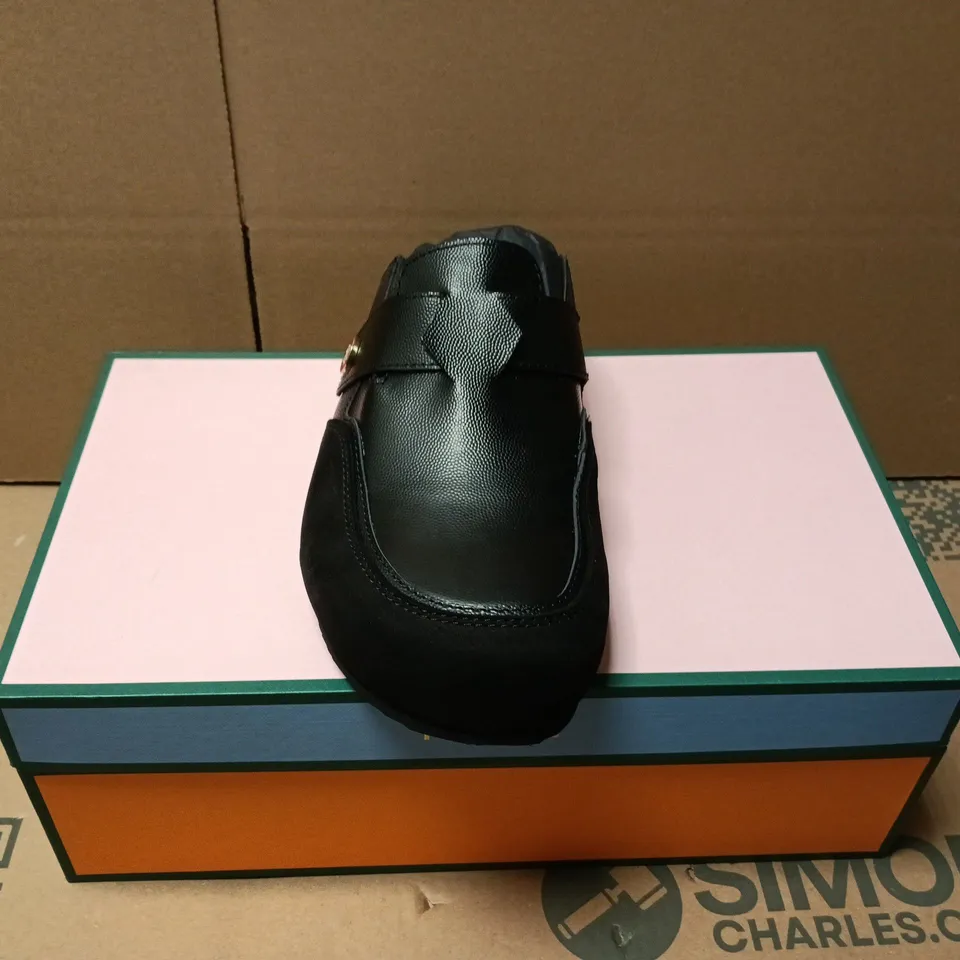 BOXED PAIR OF CASABLANCA MENS LEATHER OUTDOOR MULE IN BLACK - UK 9