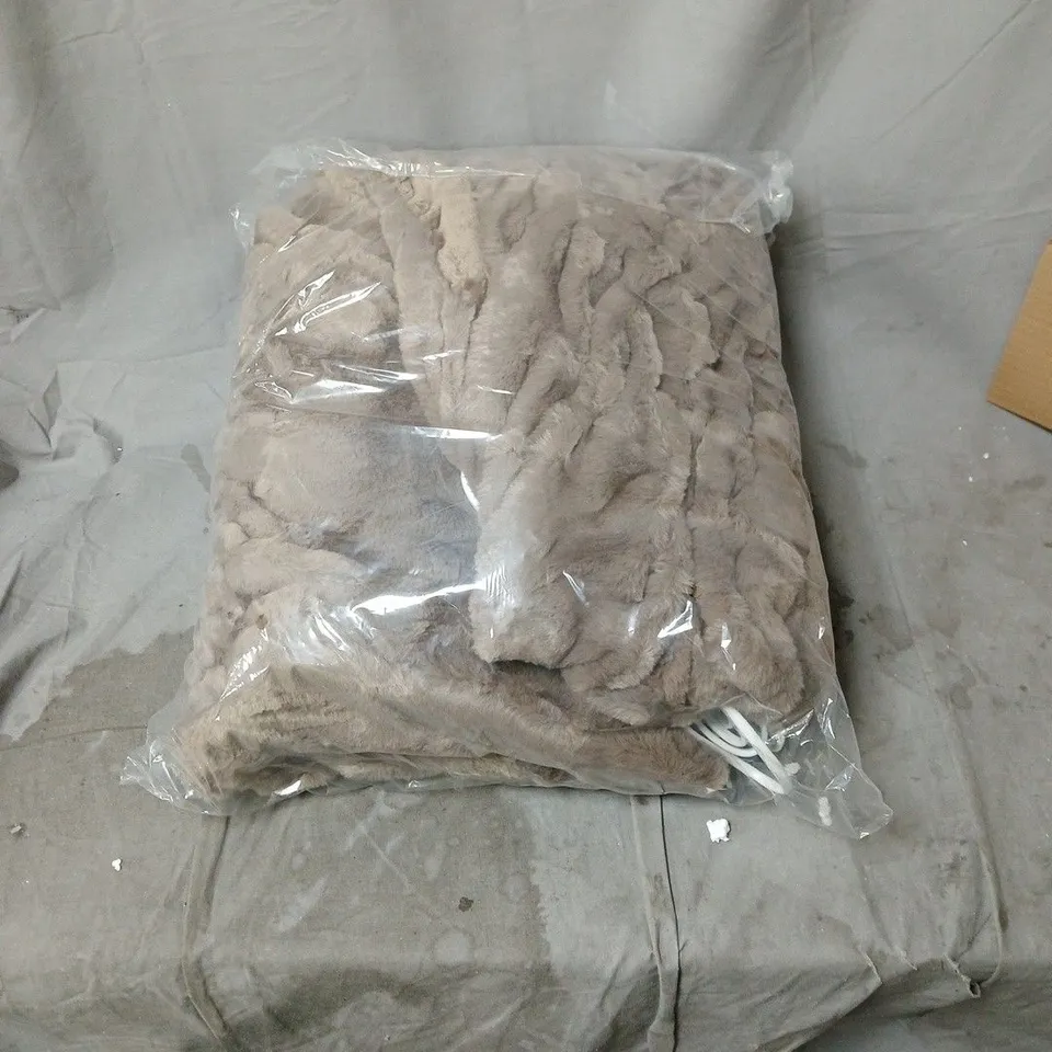 COZEE HOME LUXURY FAUX FUR HEATED THROW