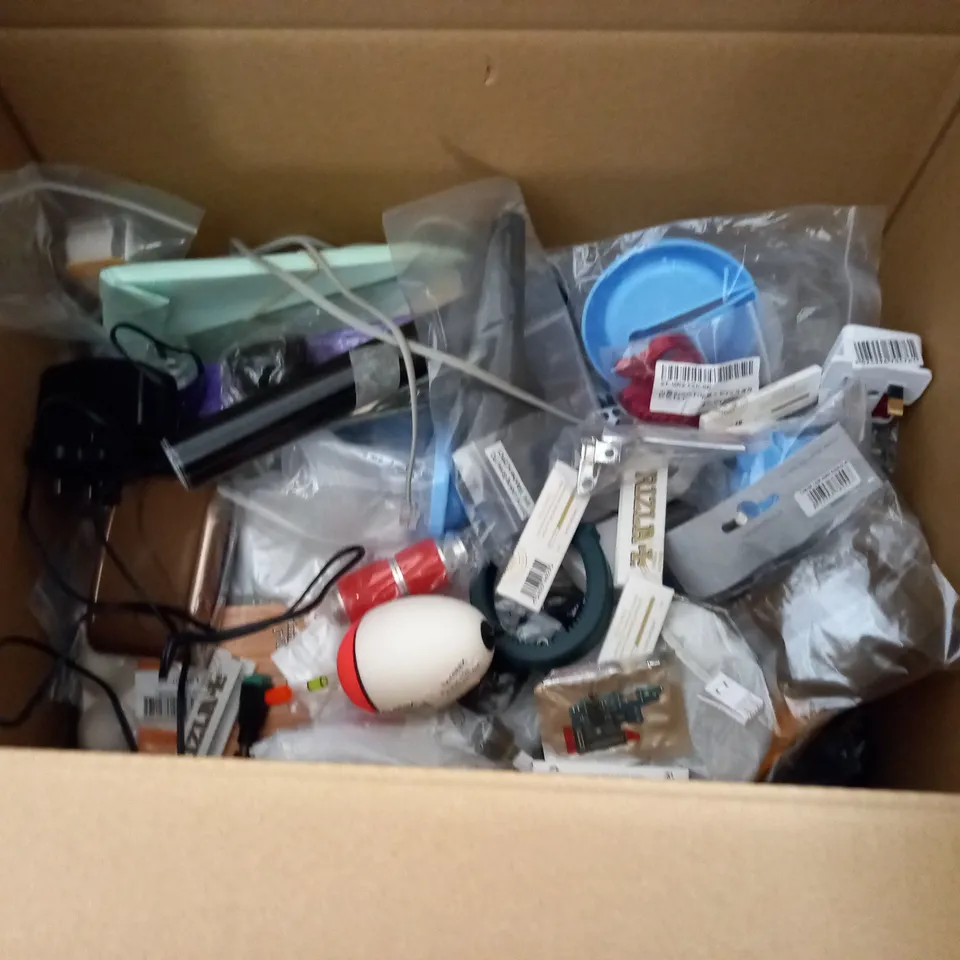 LARGE QUANTITY OF ASSORTED HOUSEHOLD ITEMS TO INCLUDE BIC MARKERS, HP PRINTER INK AND PLAYMOBILE FIGURINES