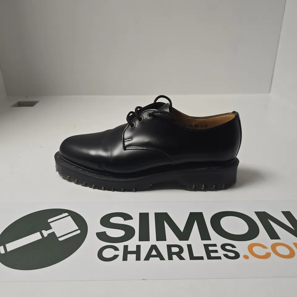 SOLOVAIR X TOAST BLACK LEATHER DERBY SHOE – LACE-UP