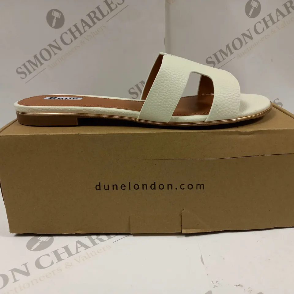 BOXED PAIR OF DUNE LONDON FLAT SANDALS UK SIZE 7