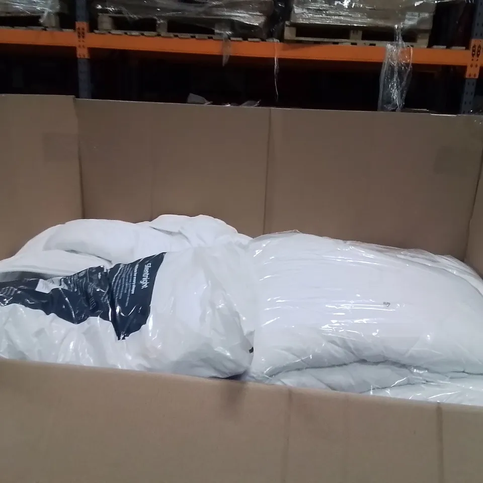 PALLET CONTAINING A LARGE QUANTITY OF BEDDING PRODUCTS TO INCLUDE:DUVETS,PILLOWS 