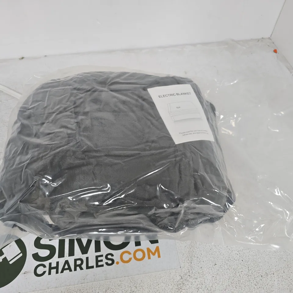 THE HEAT ROBE HEATED WEARABLE ROBE IN GREY