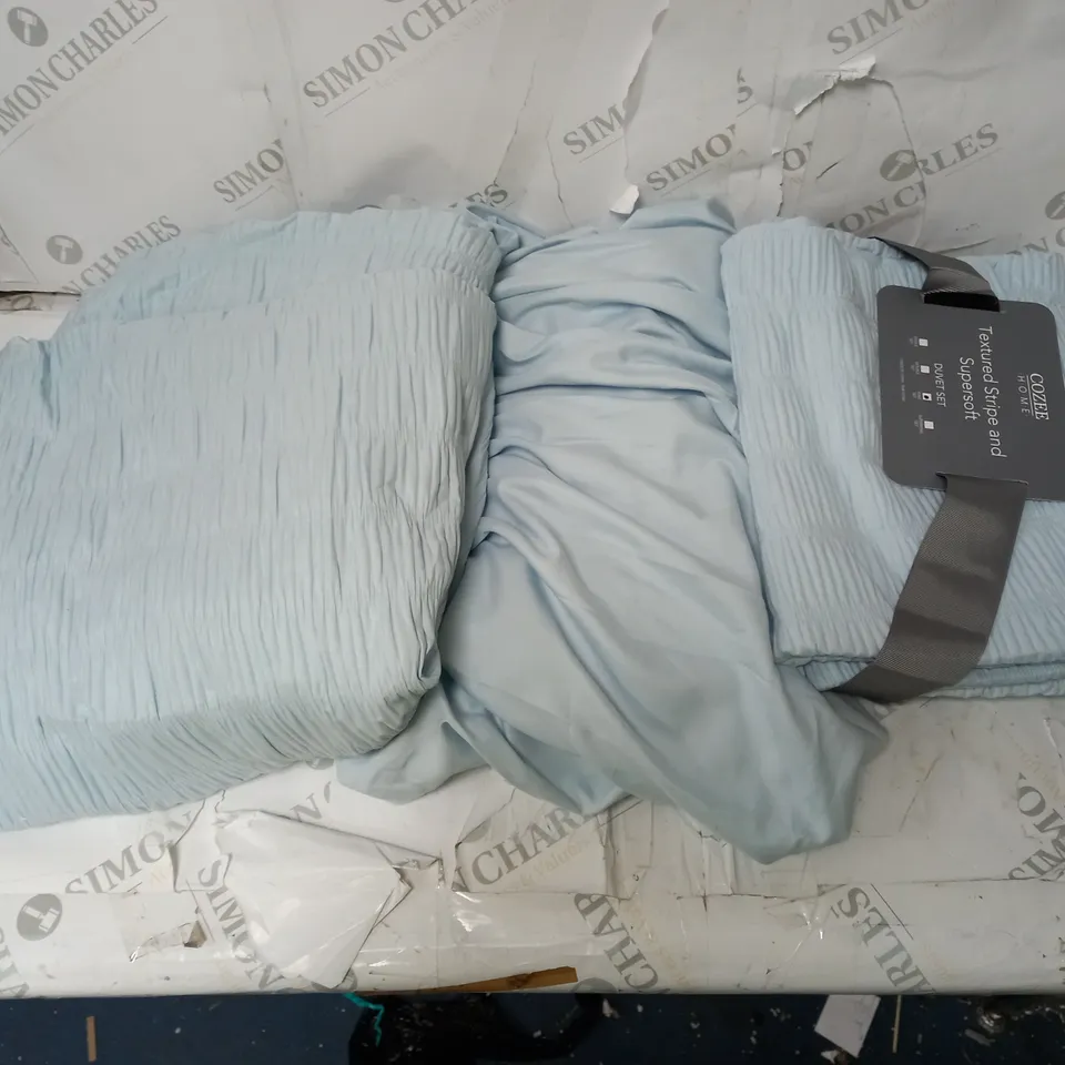 BOXED COZEE HOME STRIPED SOFT 6 PIECE SUPER KING SET BLUE
