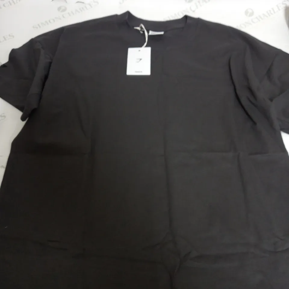 GYMSHARK HEAVY WEIGHTED T-SHIRT - MEDIUM